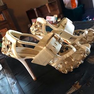 L.A.M.B NWOT Weave Leather Large Buckle Heel 4.5”